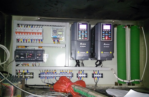 tu dieu khien may nhuom vai